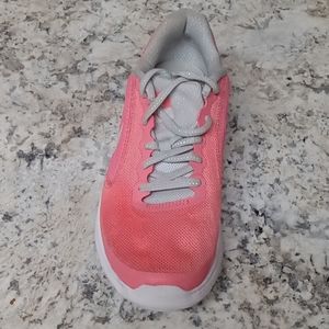 Nike revolution 3, size 3.5 youth girls